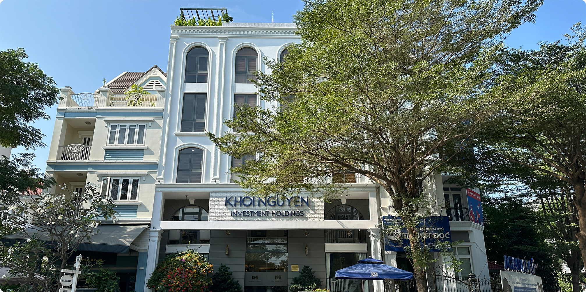 Cover image for TẬP ĐOÀN KHÔI NGUYÊN