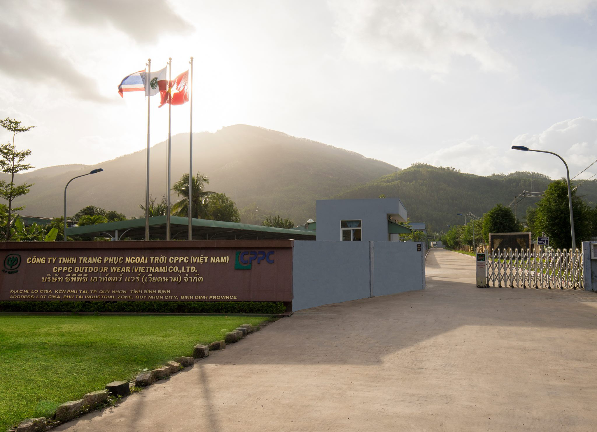 Cover image for Trang Phục Ngoài Trời CPPC (Việt Nam)