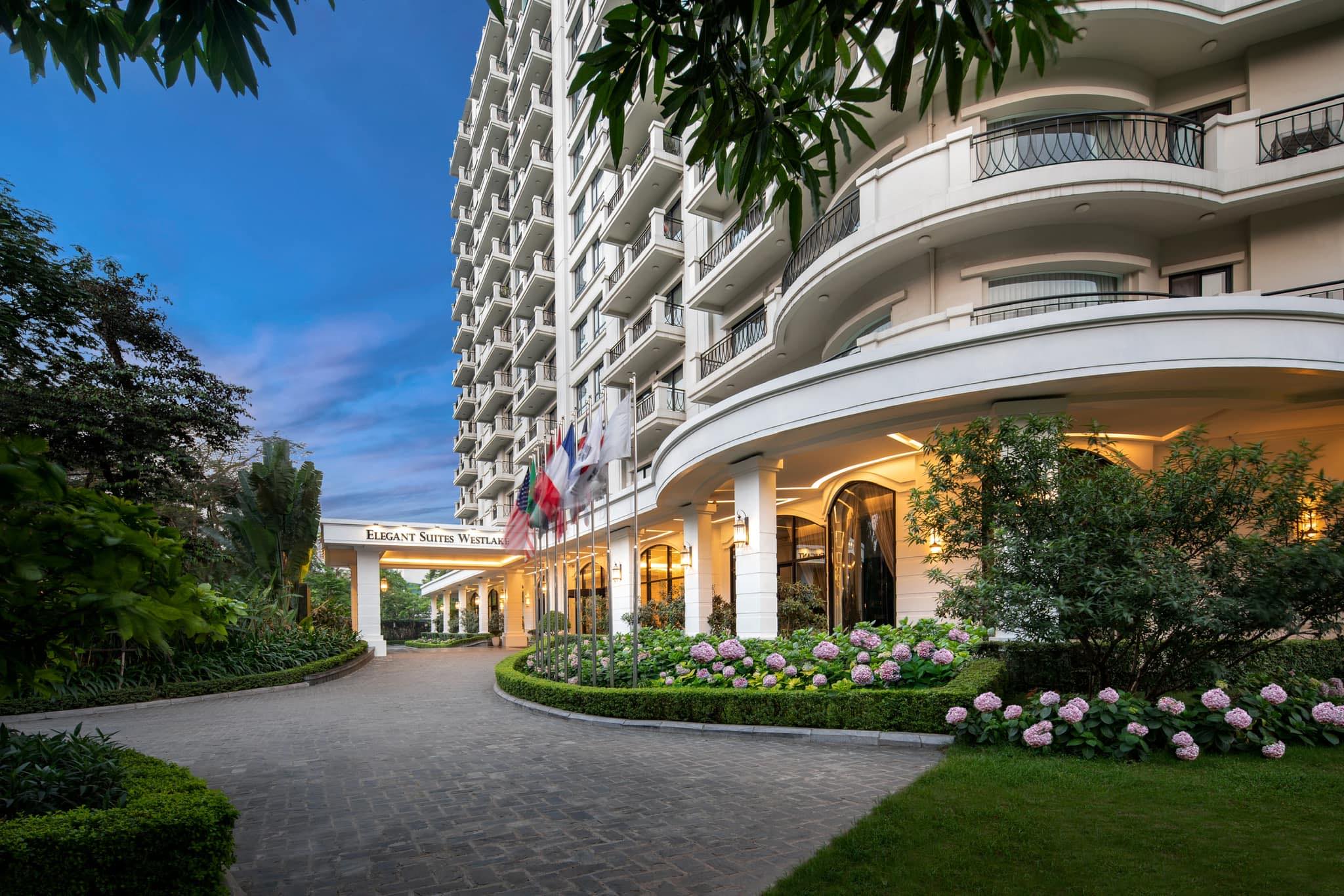 Cover image for Elegant Suites Westlake