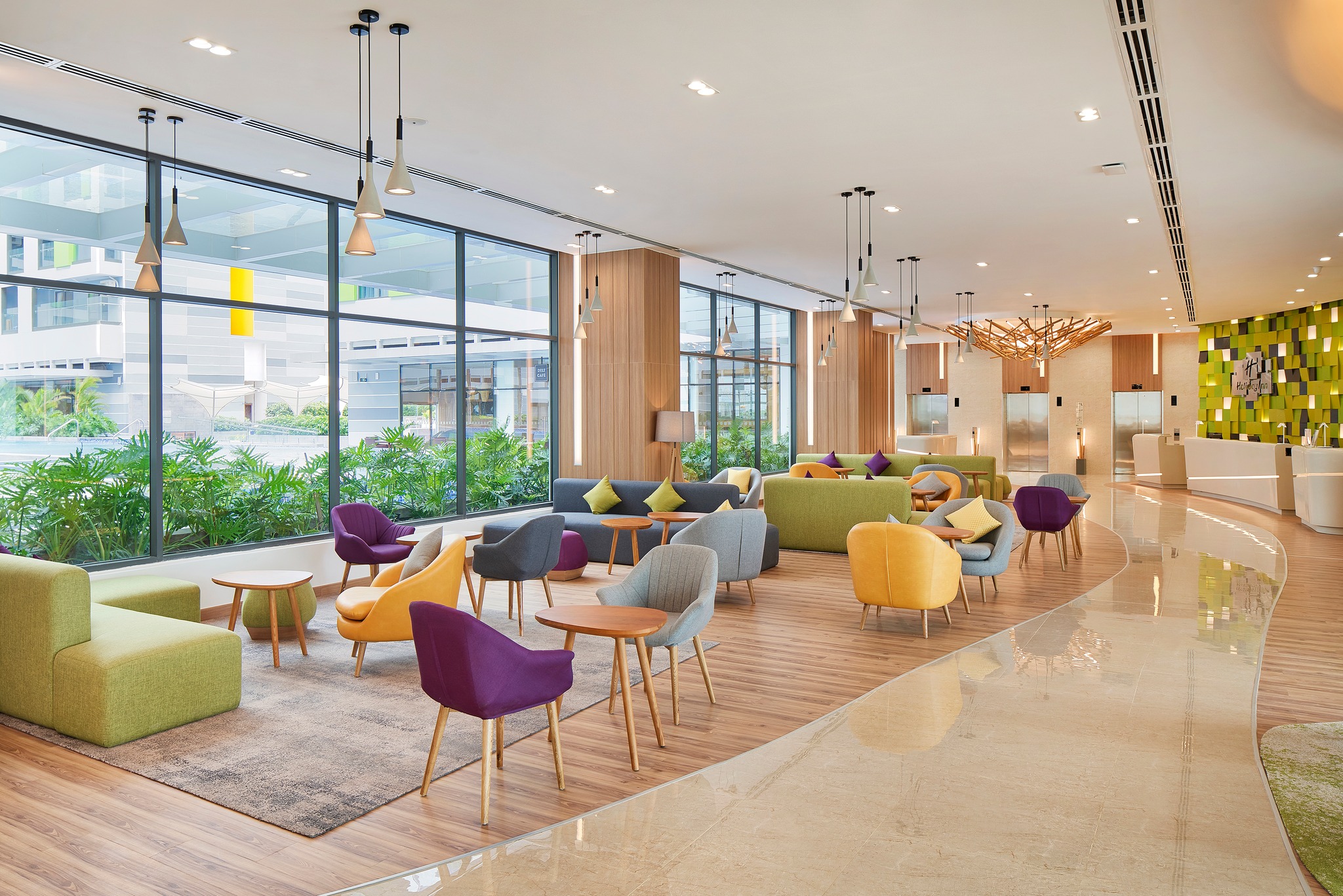 Cover image for Holiday Inn & Suites Saigon Airport