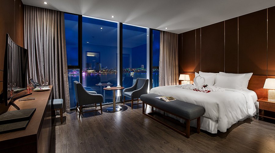 Cover image for Avora