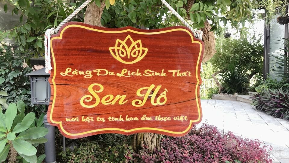 Cover image for Làng Du Lịch Sinh Thái Sen Hồ