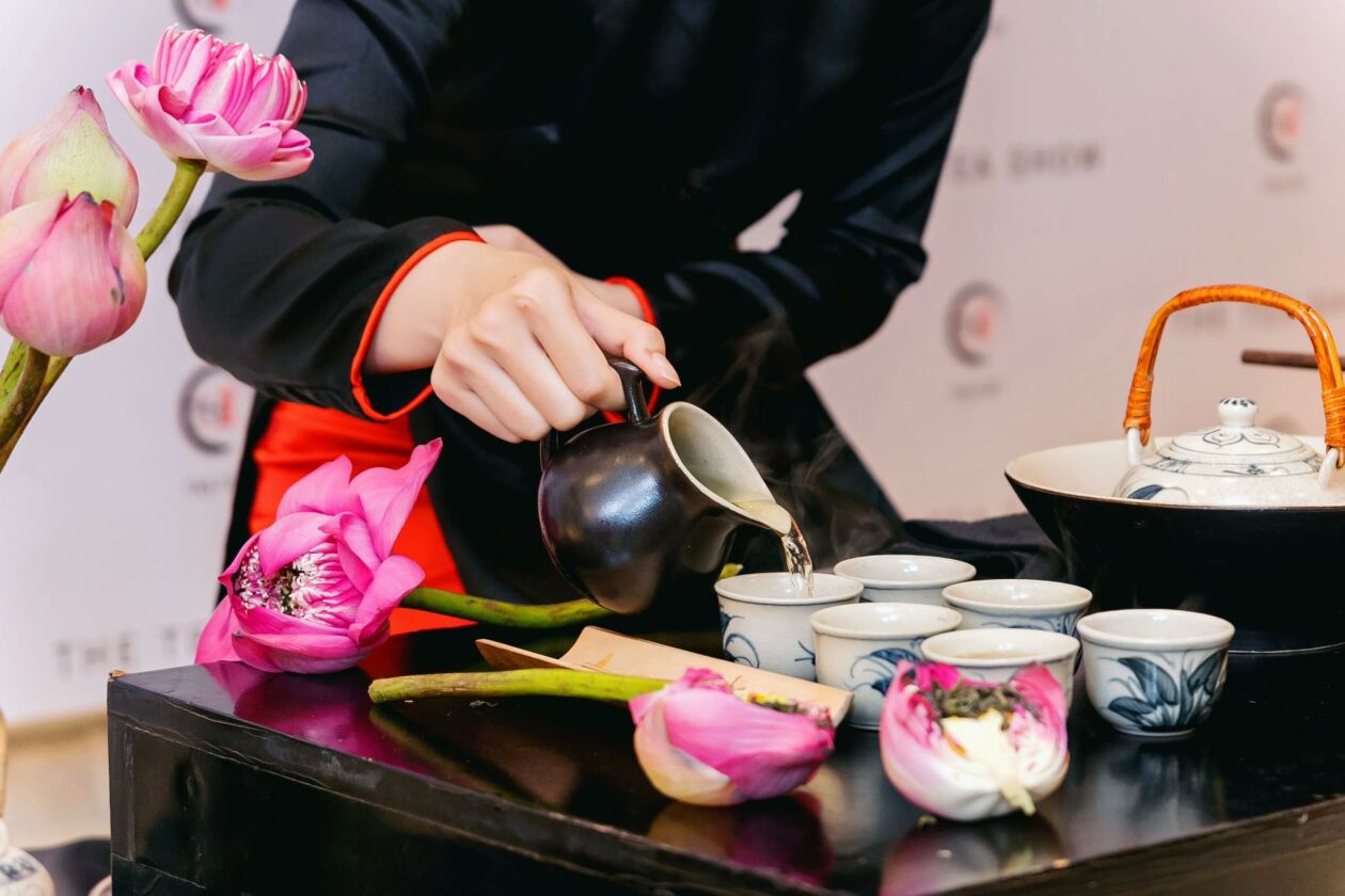 Cover image for Trà Việt