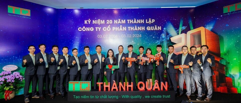 Cover image for Thành Quân