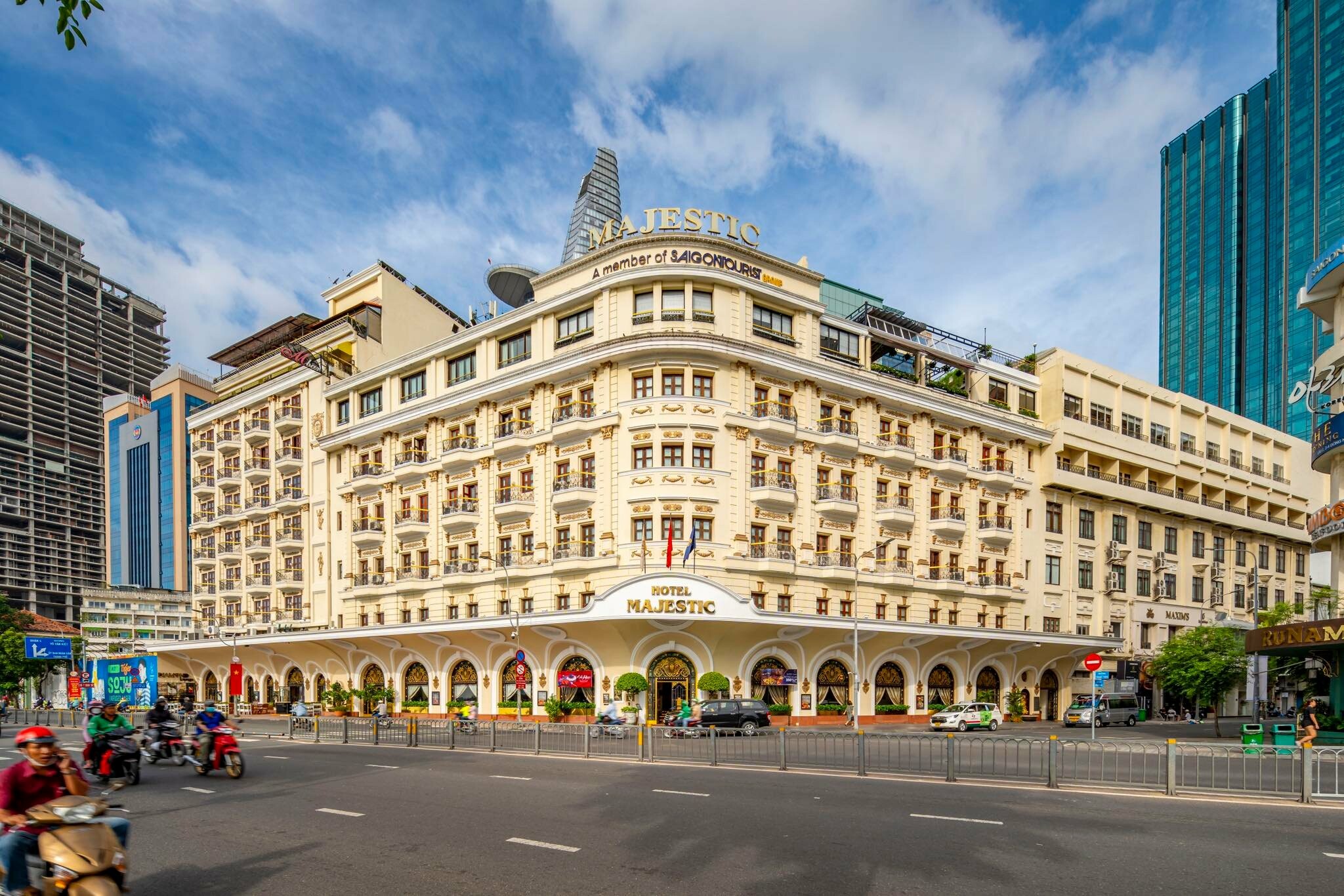 Cover image for Khách Sạn Cửu Long majestic