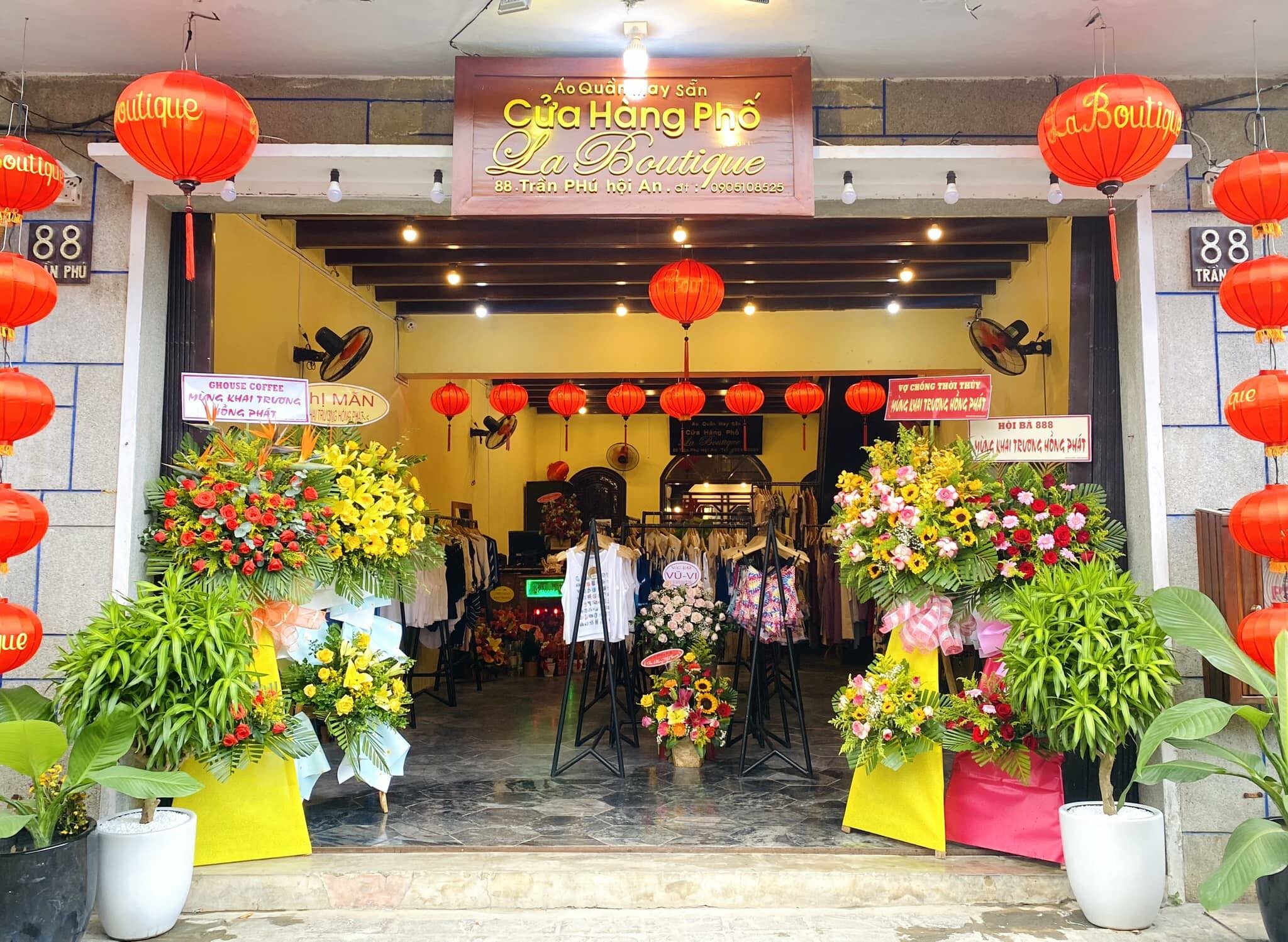 Cover image for LA BOUTIQUE