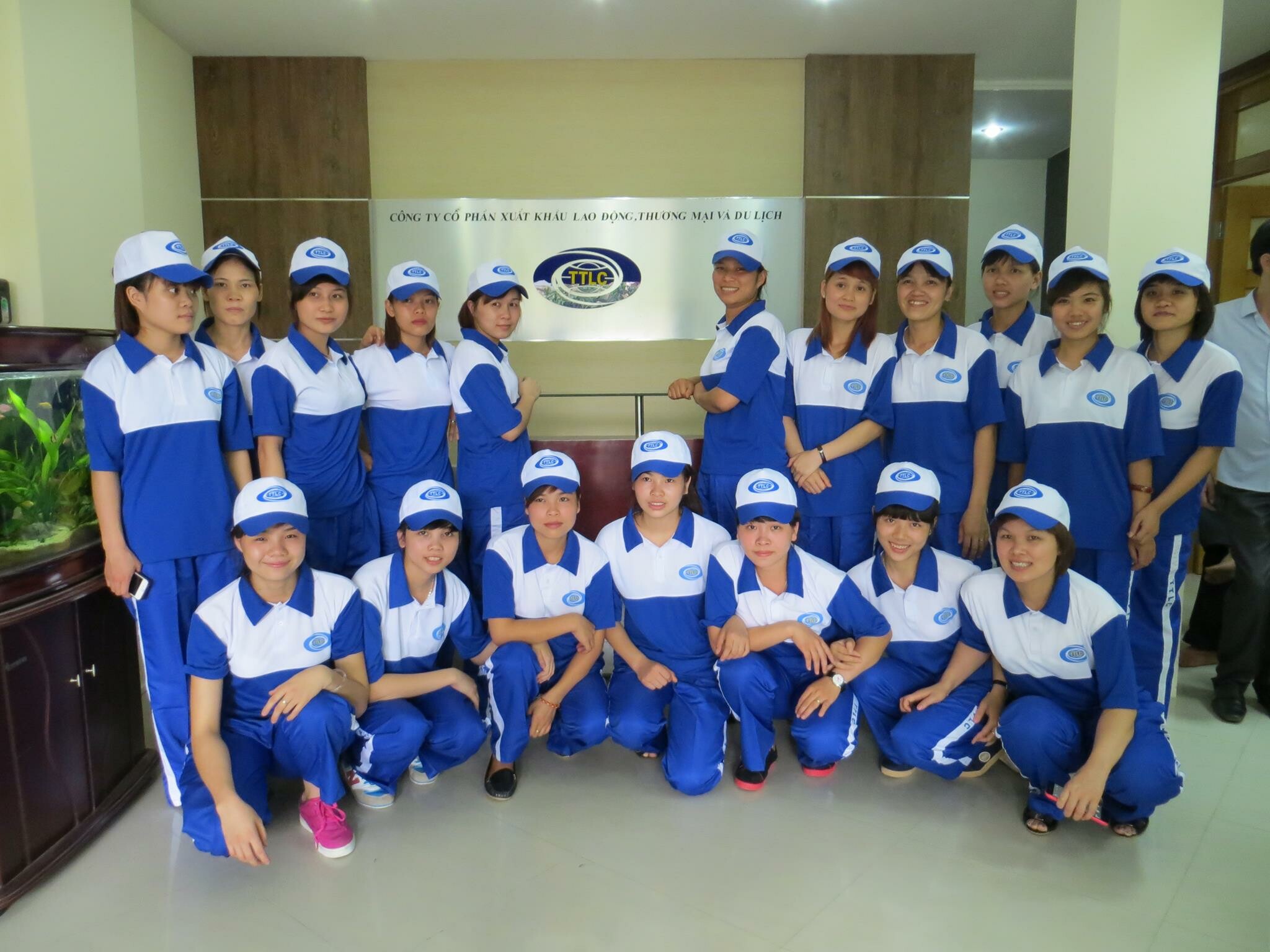 Cover image for Xuất khẩu lao động, Thương mại & Du lịch (TTLC)