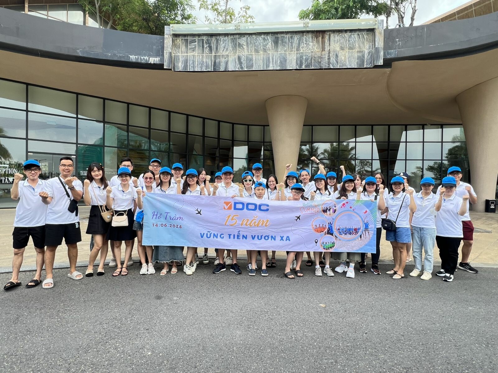 Cover image for TÀI LIỆU TRỰC TUYẾN VI NA  VDOC