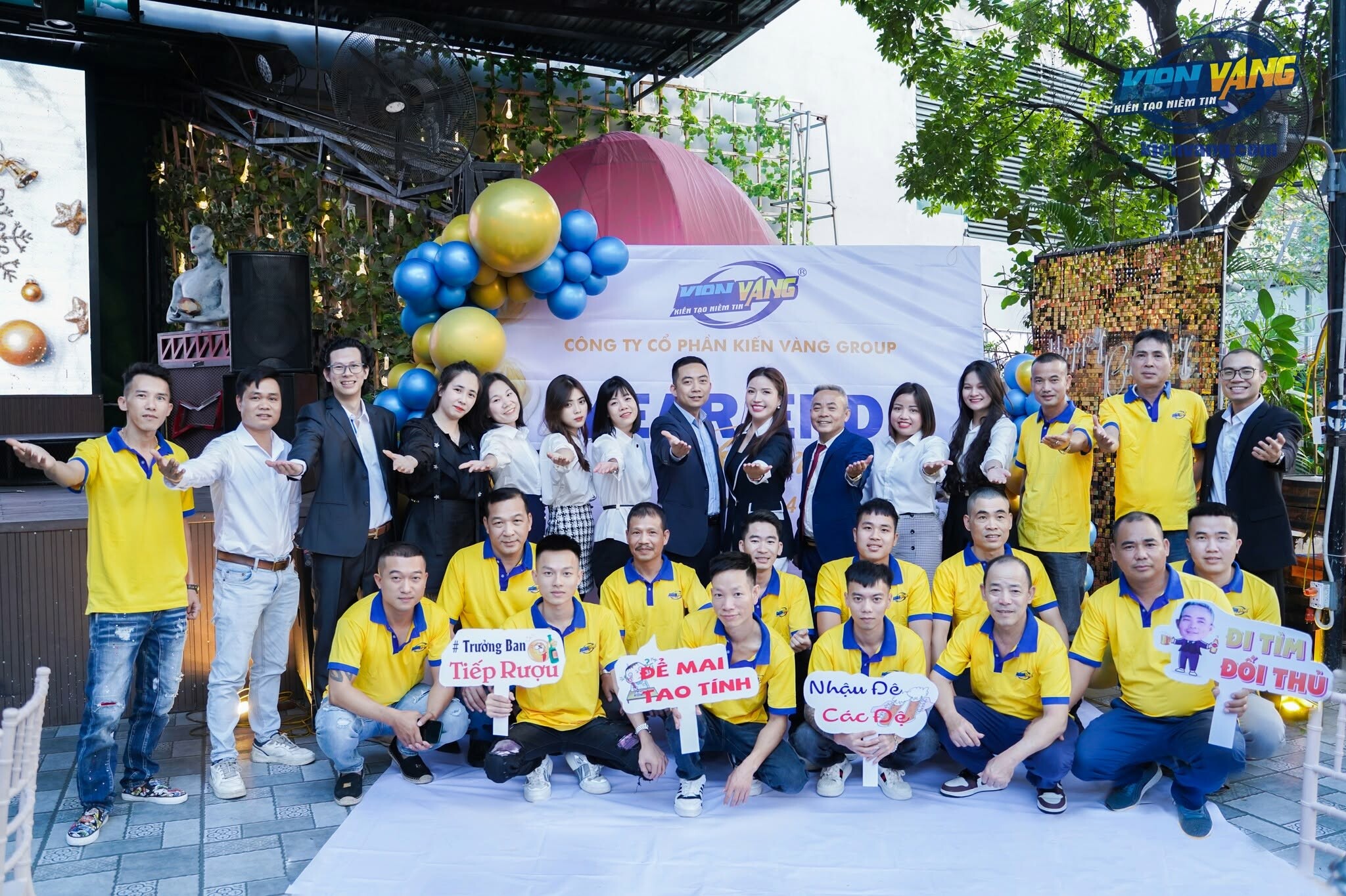 Cover image for KIẾN VÀNG GROUP