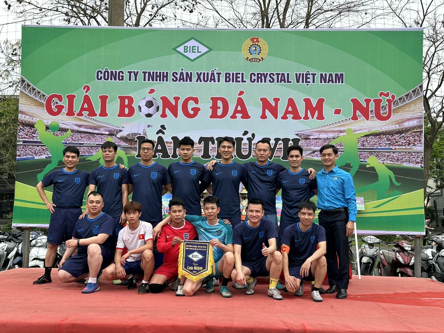 Cover image for Sản Xuất Biel Crystal