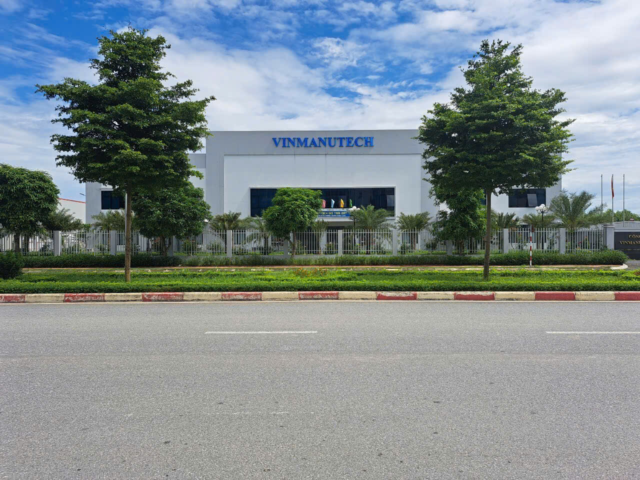 Cover image for CÔNG TY TNHH VINMANUTECH