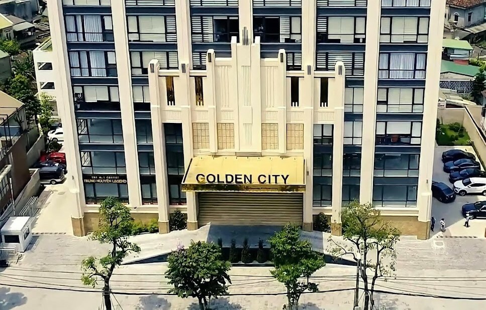 Cover image for GOLDEN CITY