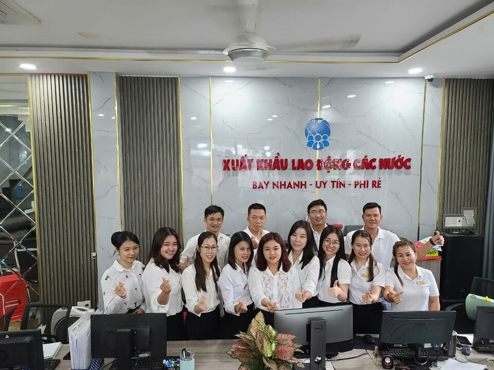 Cover image for Nhân lực quốc tế Thắng Lợi