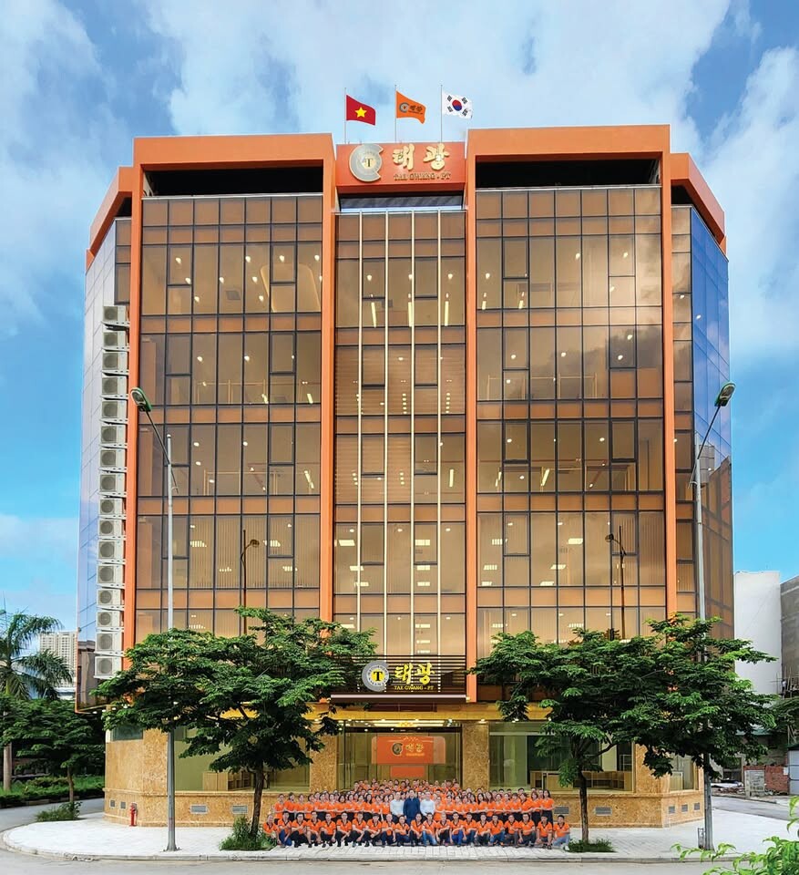 Cover image for TAE GWANG