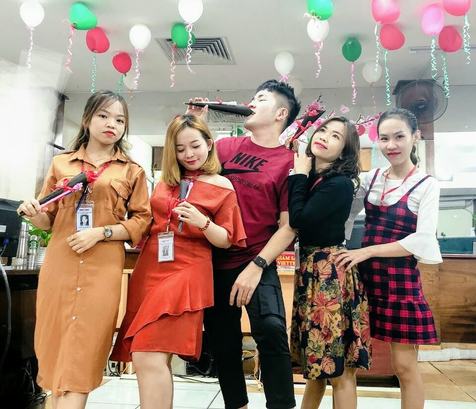 Cover image for Công ty Ánh Hào Quang