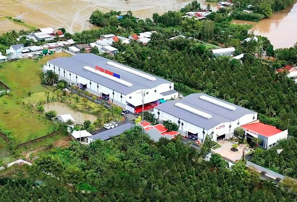 Cover image for Tín Hùng