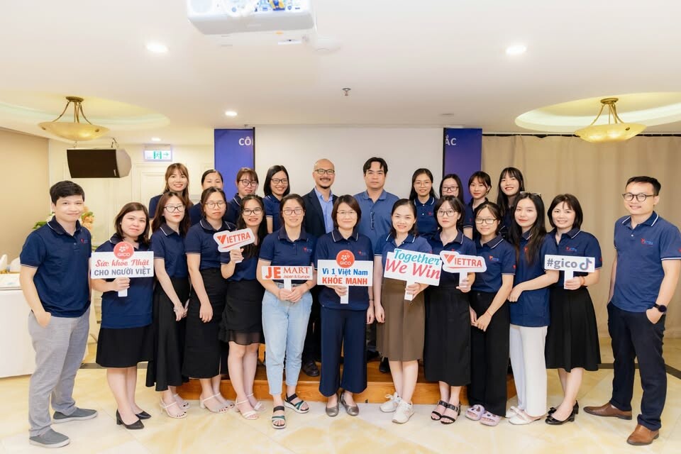 Cover image for THƯƠNG MẠI HƯƠNG VIỆT