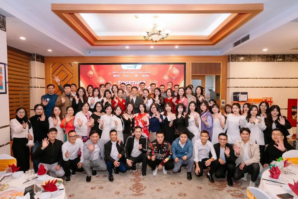 Cover image for Tất Thành Holdings