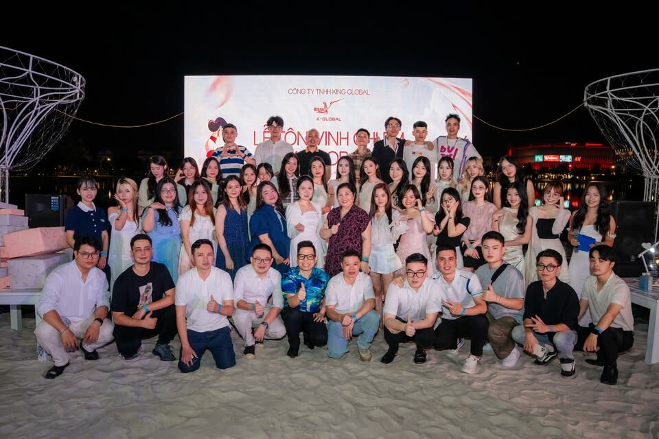 Cover image for K-GLOBAL