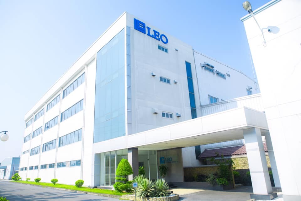 Cover image for Công Ty Điện Tử LEO