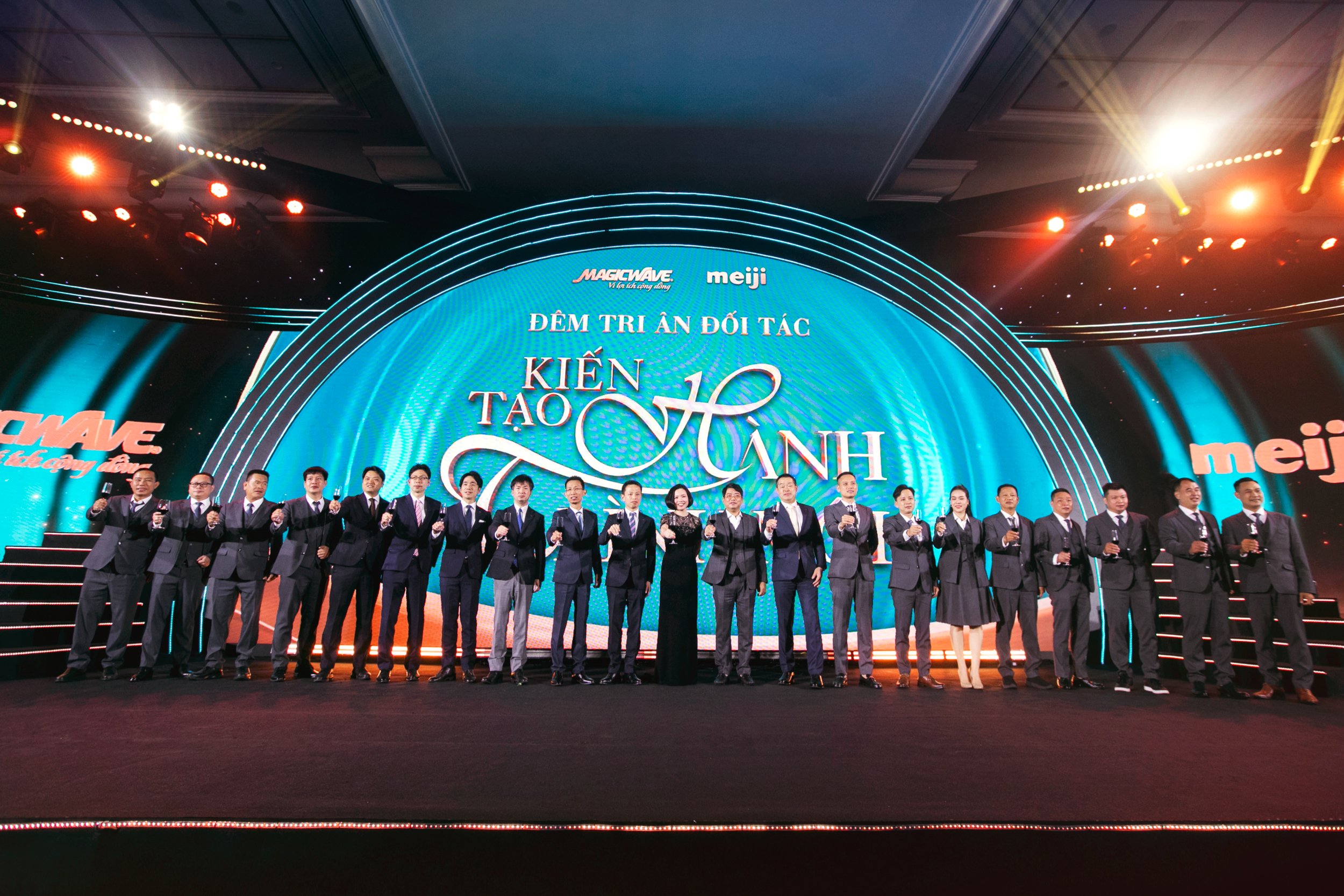 Cover image for Sóng Thần Hà Nội