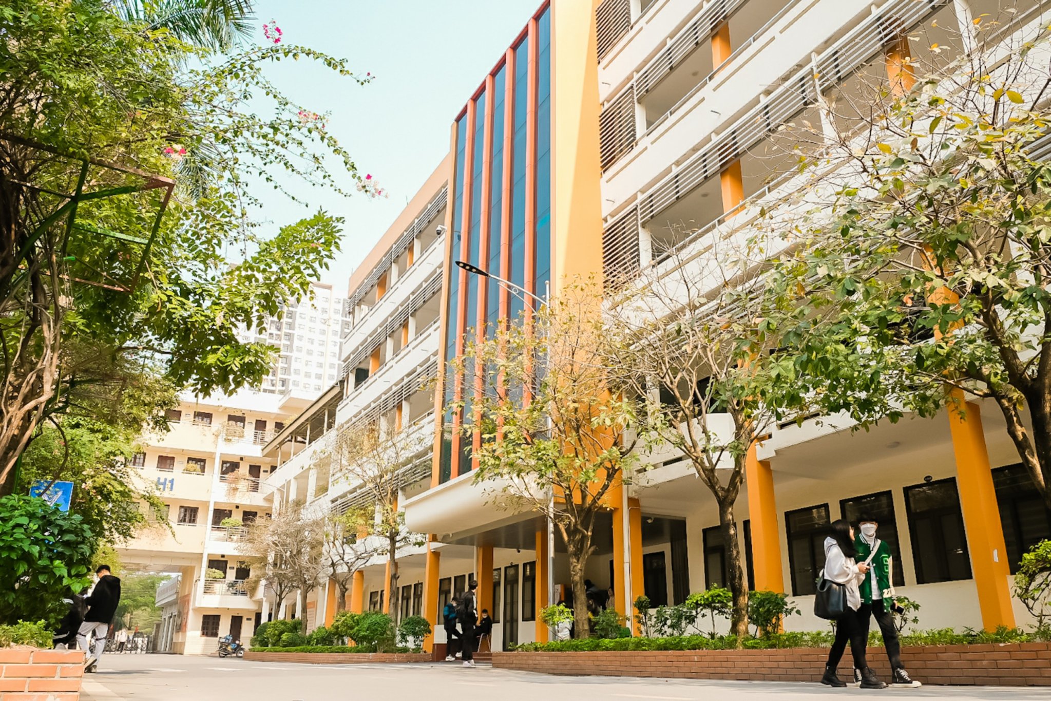 Cover image for Đại học Công nghệ Giao thông Vận tải