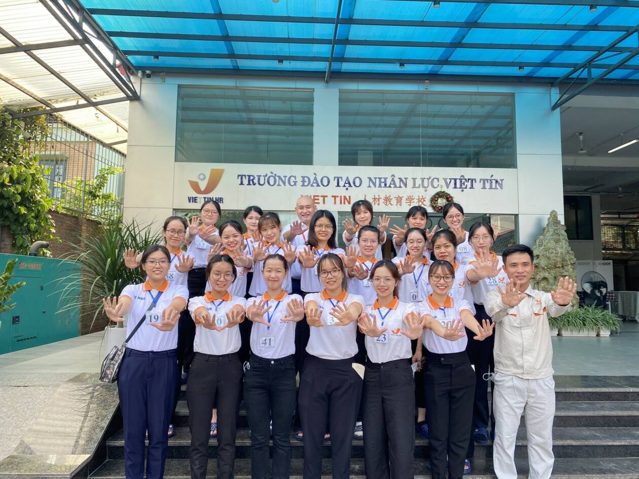 Cover image for GIÁO DỤC VIỆT TÍN