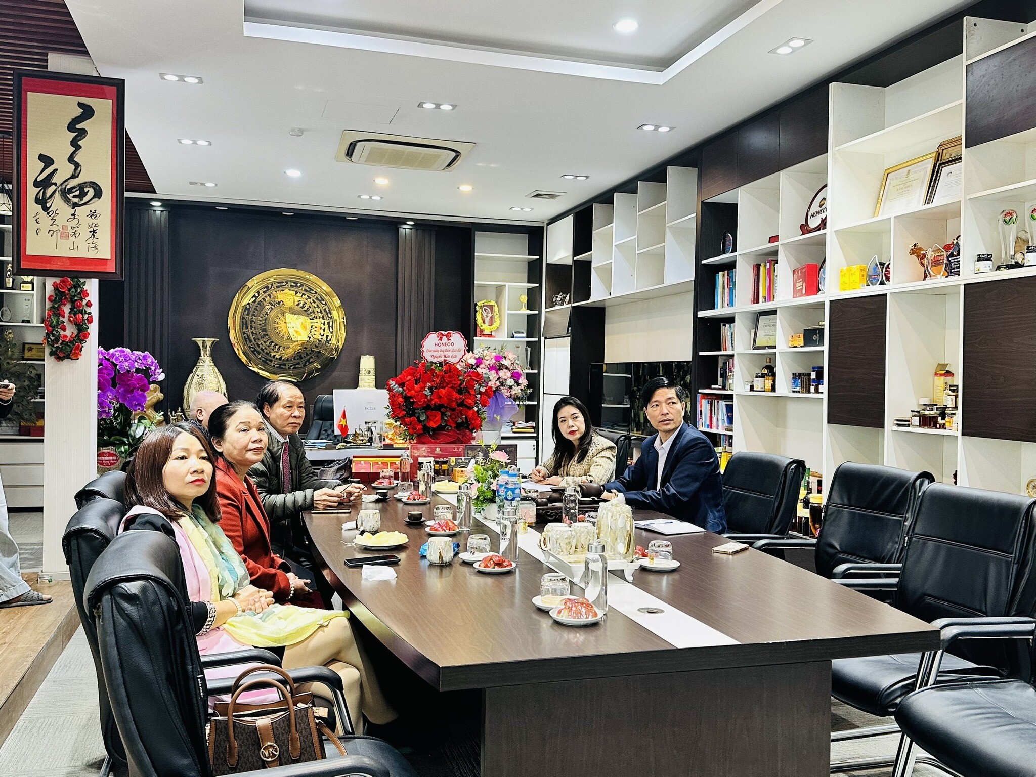 Ong Tam Đảo - HONECO 9