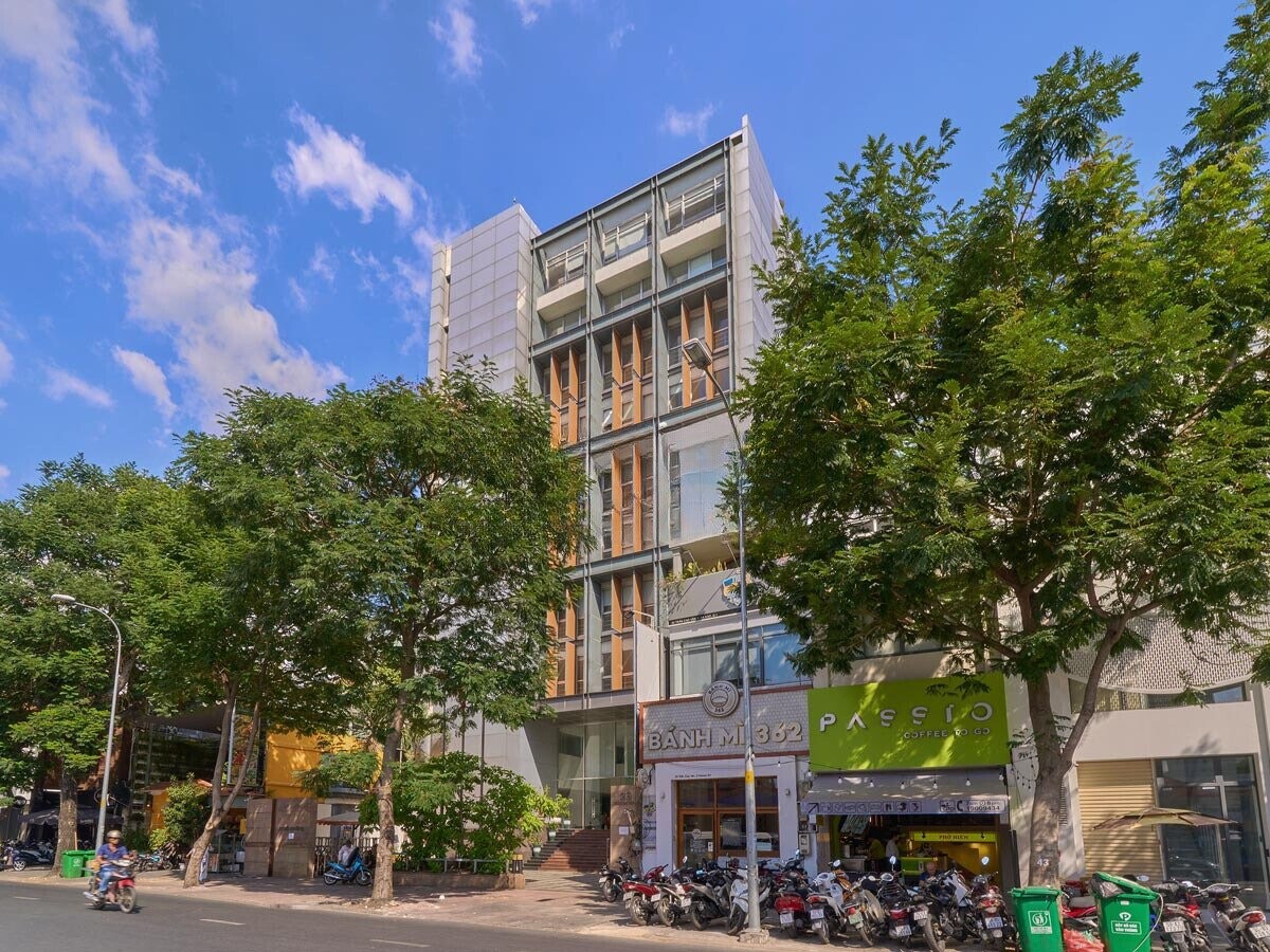 Deli Management Consulting 2