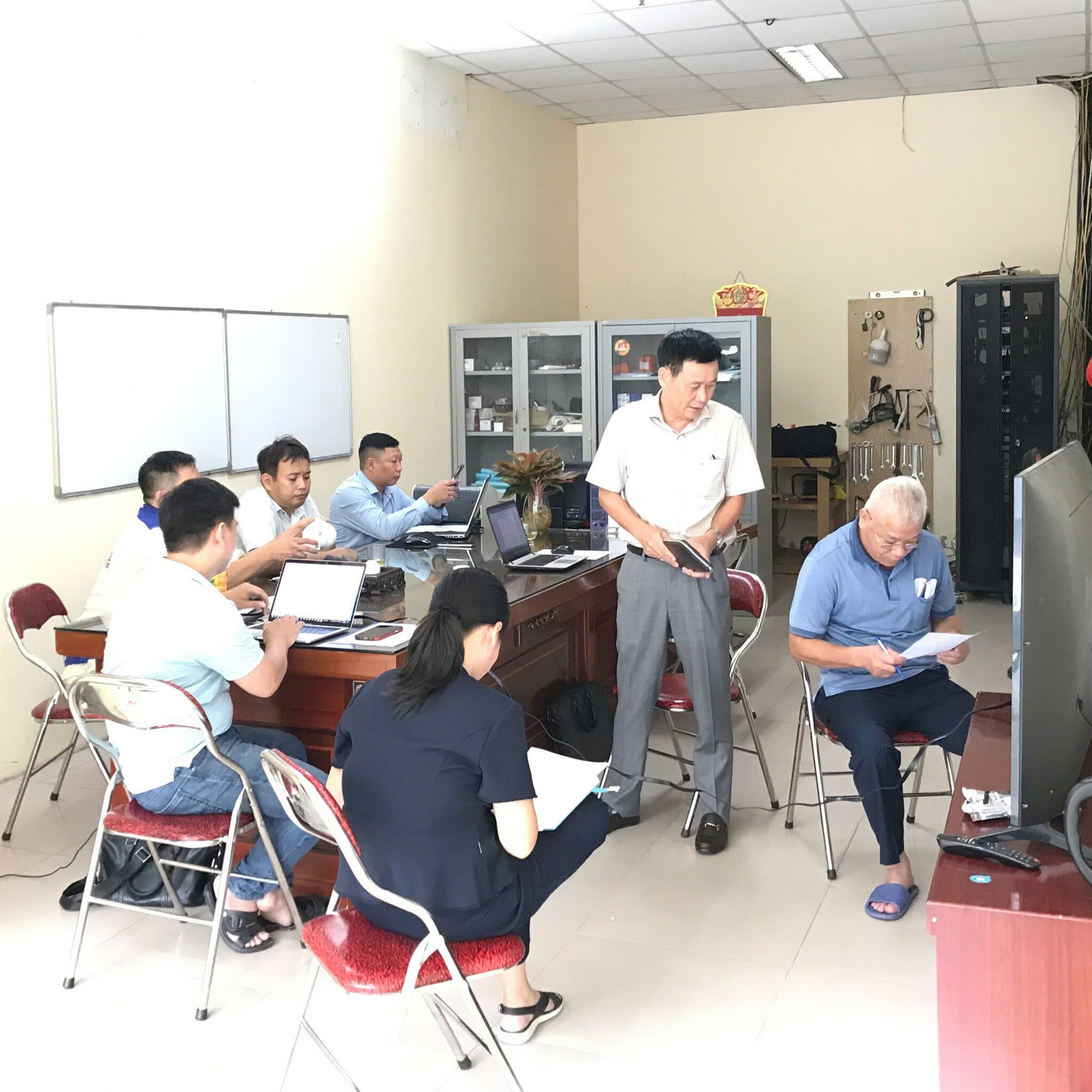 Công Ty Cổ Phần Dip Holding 8