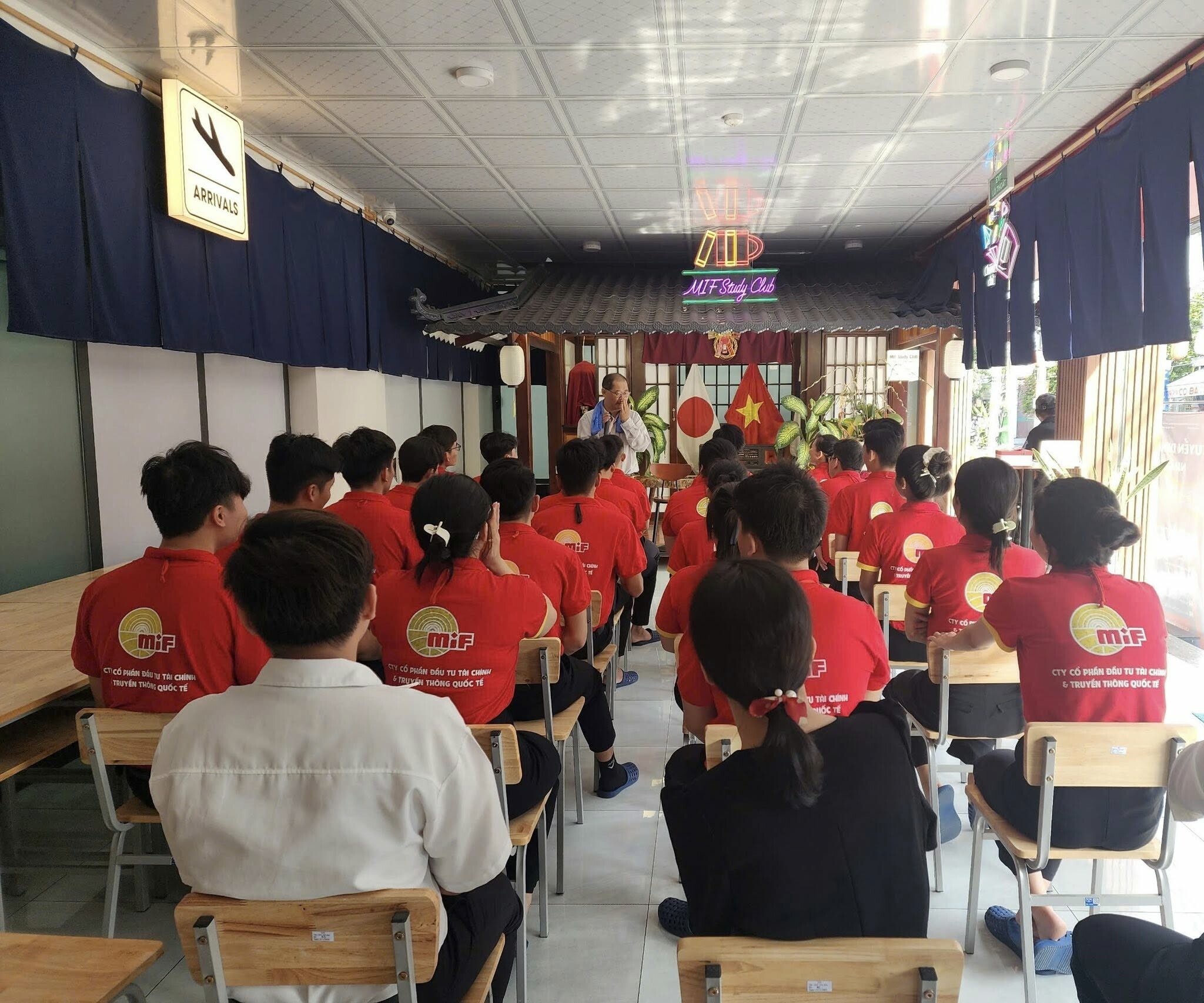 Tài Chính & Truyền Thông Quốc Tế MIF 2