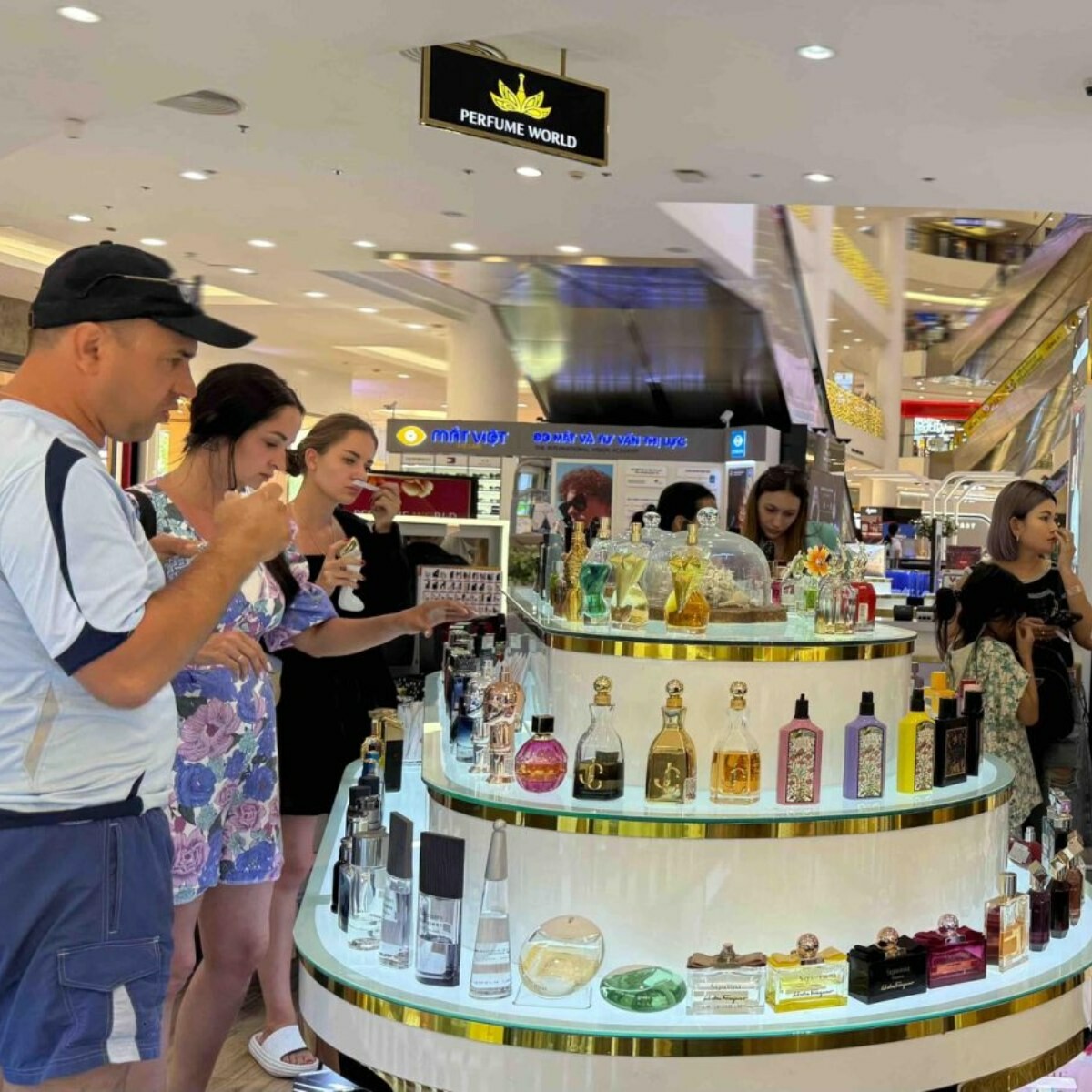 THẾ GIỚI NƯỚC HOA VÀ MỸ PHẨM 1