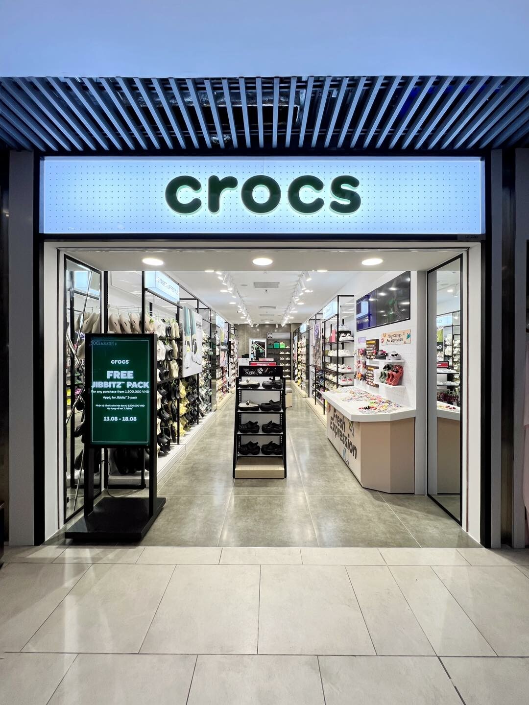Crocs Vietnam 6