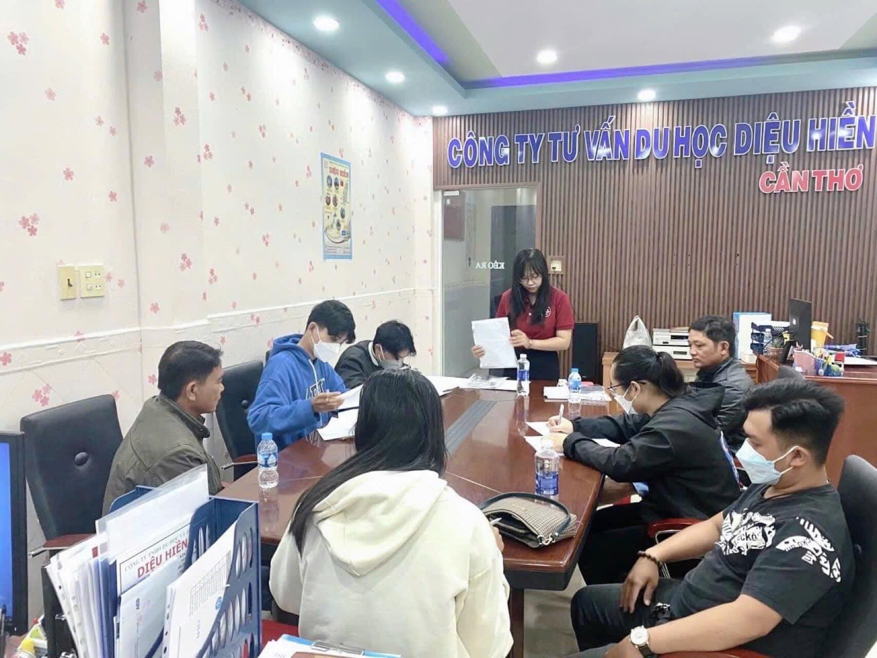 DU HỌC HÓA DIỆU HIỀN 8