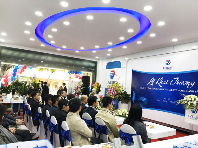 Chứng khoán Everest 3