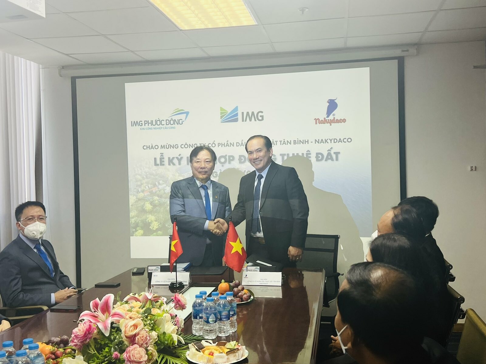 Dầu thực vật Tân Bình - Nakydaco 3