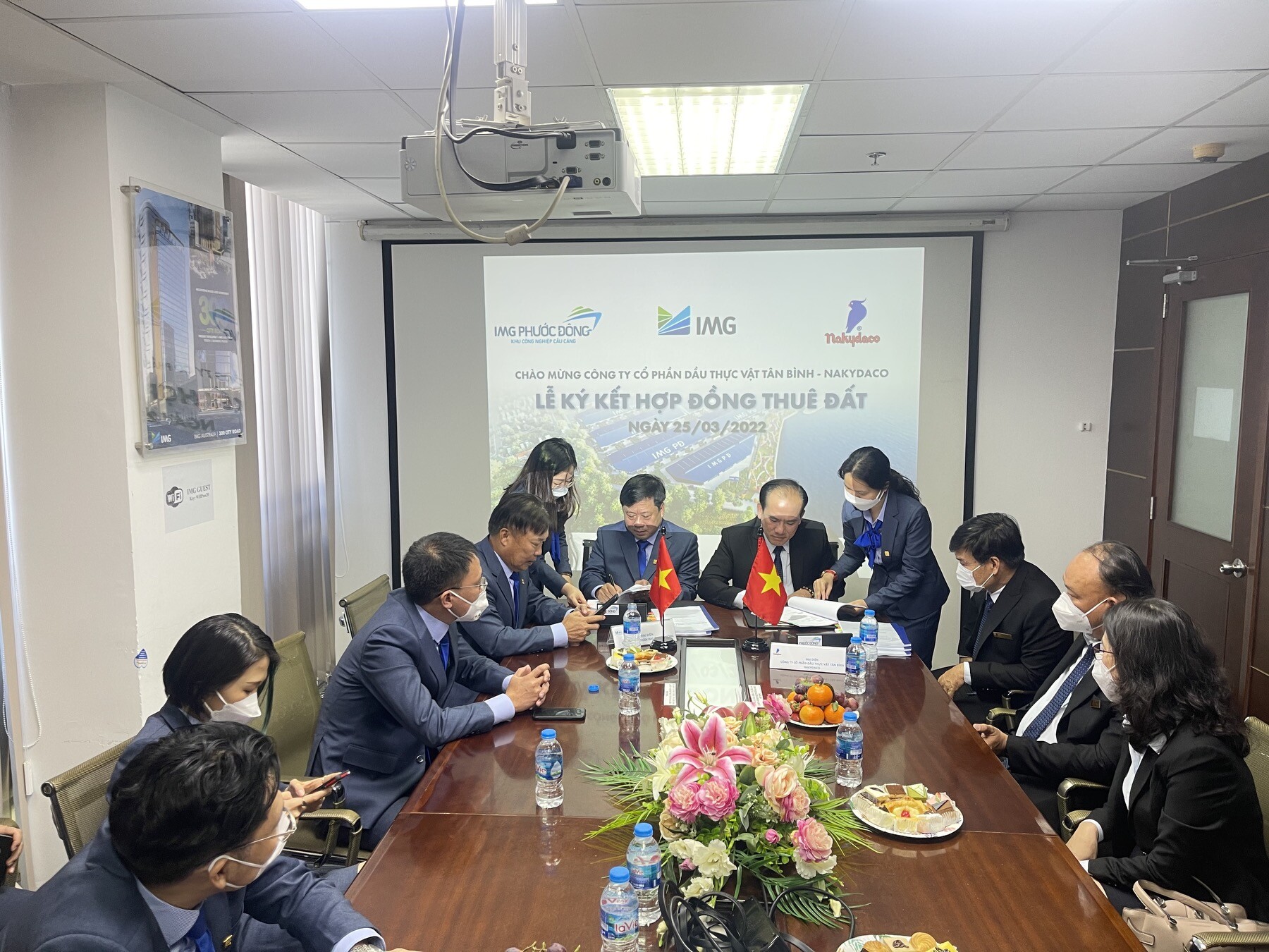 Dầu thực vật Tân Bình - Nakydaco 4