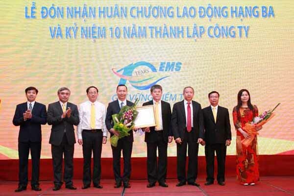 CHUYỂN PHÁT NHANH BƯU ĐIỆN - EMS 4