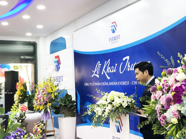Chứng khoán Everest 5