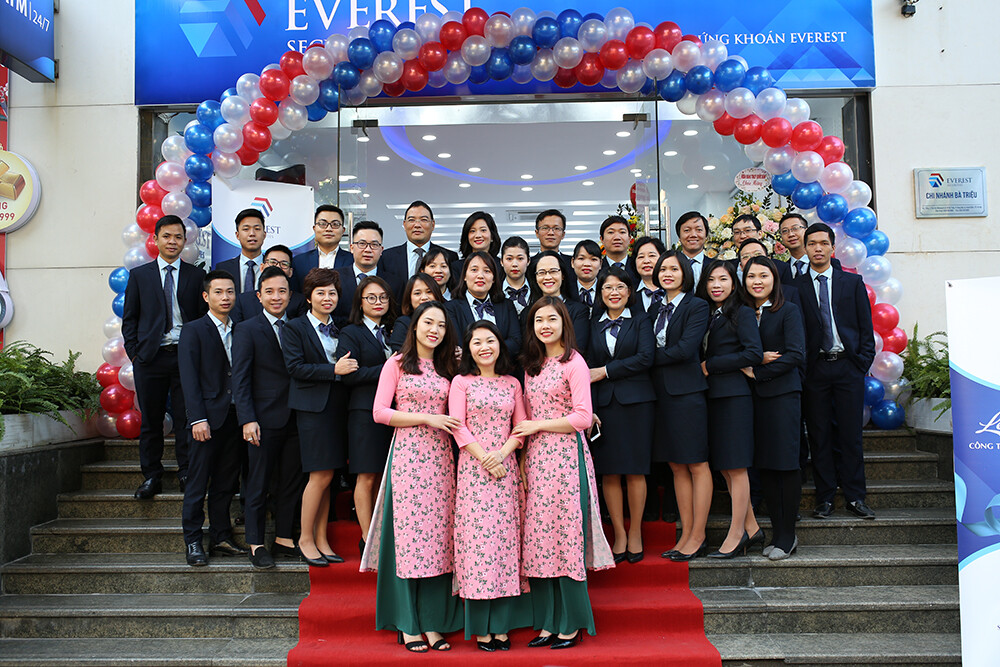 Chứng khoán Everest 6