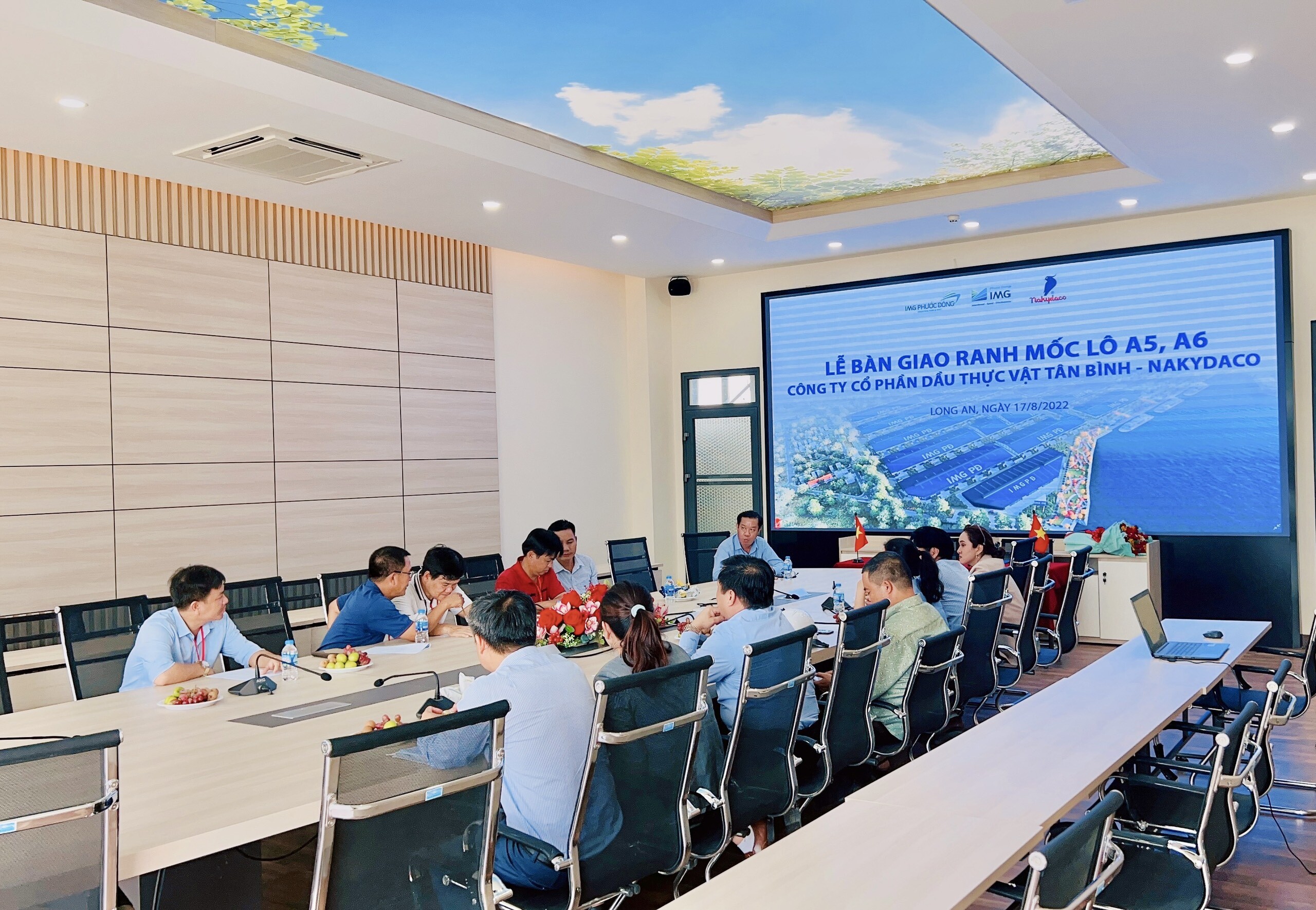 Dầu thực vật Tân Bình - Nakydaco 8