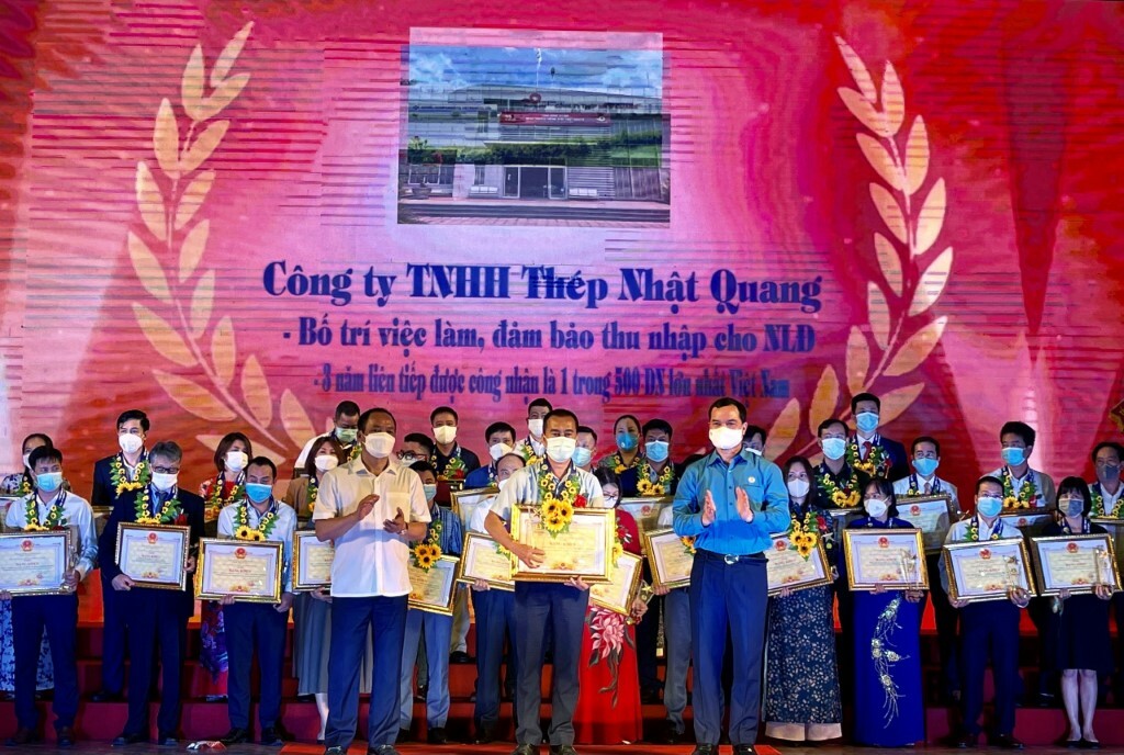 THÉP NHẬT QUANG 8