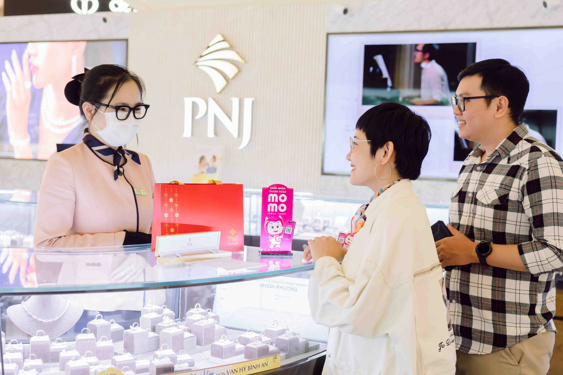 Vàng bạc Đá quý Phú Nhuận (PNJ) 8