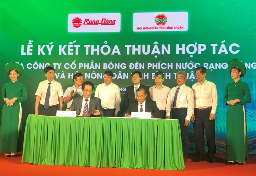 BÓNG ĐÈN PHÍCH NƯỚC RẠNG ĐÔNG 4