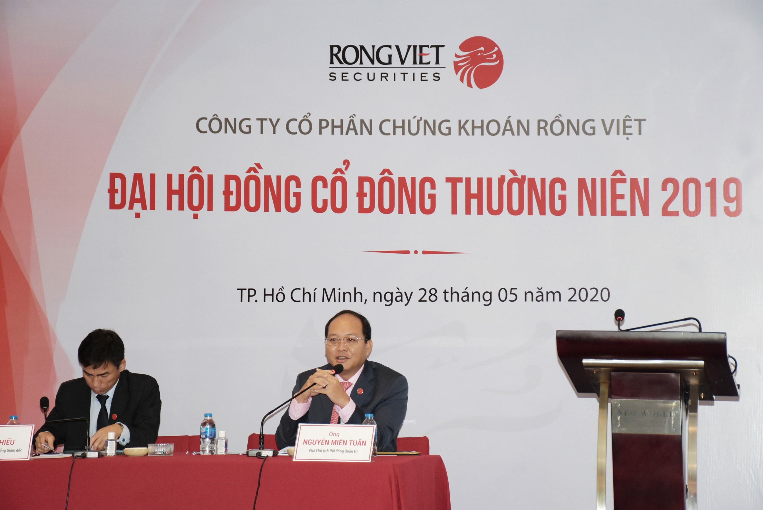 Chứng khoán Rồng Việt 8