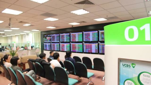 Chứng khoán Ngân hàng Ngoại Thương - VCBS 4