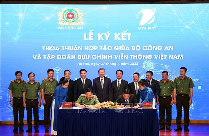 Tập đoàn Bưu chính Viễn thông Việt Nam - VNPT 8