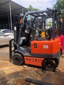 Xe Nâng Đặt Việt 5