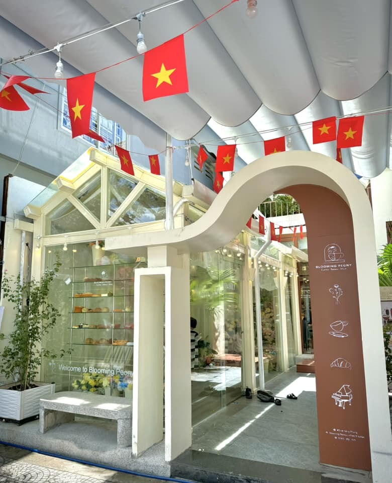 Blooming Peony by Gardénia 9