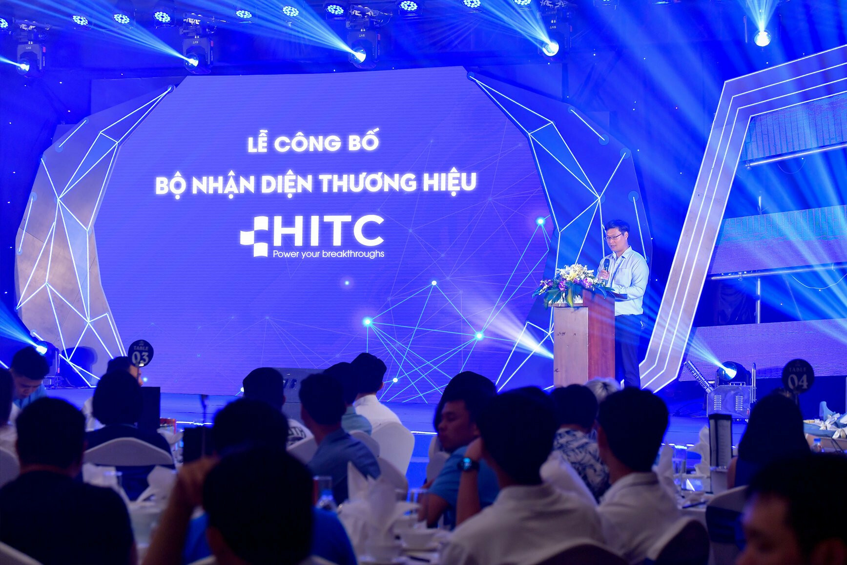 HTC Viễn Thông Quốc Tế 4